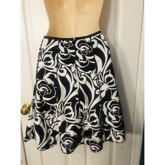 Ann Taylor Loft Skirt 00P White Black Floral Pattern A-Line Paneled Lined Zip - Picture 2 of 4